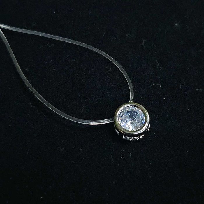 Нежно колие на безцветна корда с камък цирконий нови модели