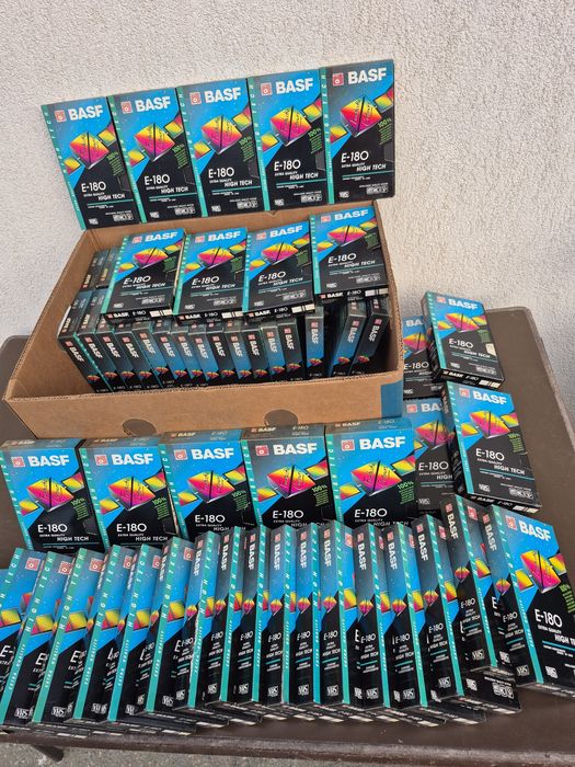 Vând 70 casete video VHS originale Basf de  180 min. colectie de filme