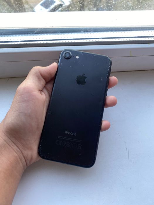 Продам iPhone 7 айфон