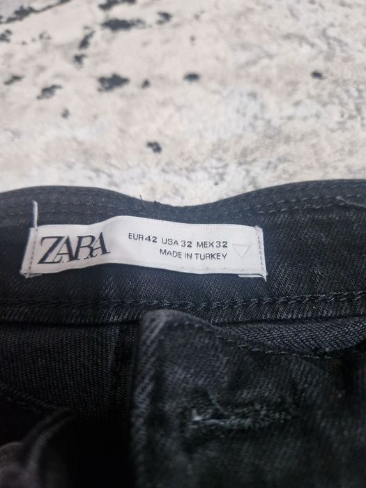 Blugi rupti Zara