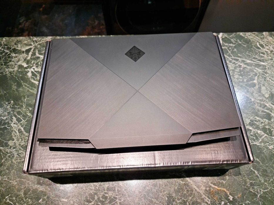 HP OMEN 17 ( 17-CB1001NU ) RTX 2080 SUPER, 32GB RAM, i7-10750H 5 GHz