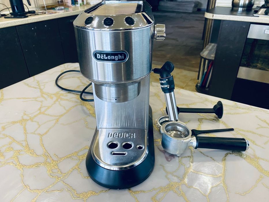 Продам кофемашина Delonghi