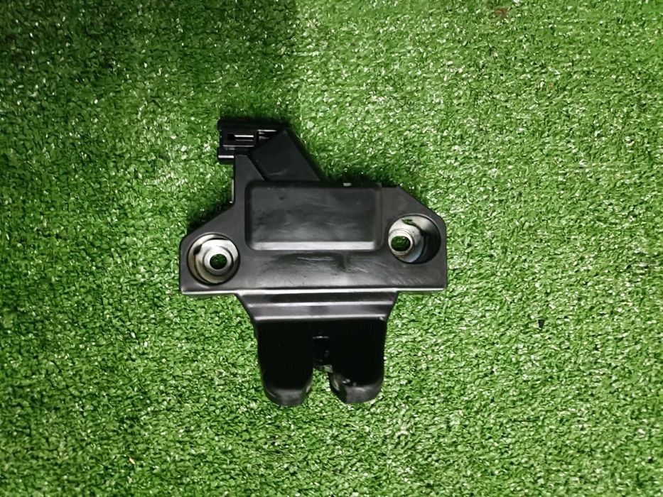 Оригинальный замок багажника от Toyota Camry 50 55