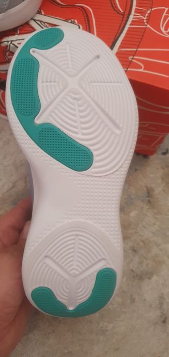 Детские кроссовки