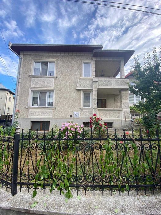 Vila ultracentrala, zona MC DONALDS, 6 camere, 4 ari teren