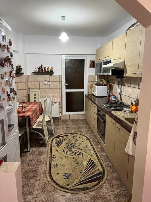 Apartament 3 camere decomandat, 70 mp, Buhusi – Central, zona linistita, mobilat