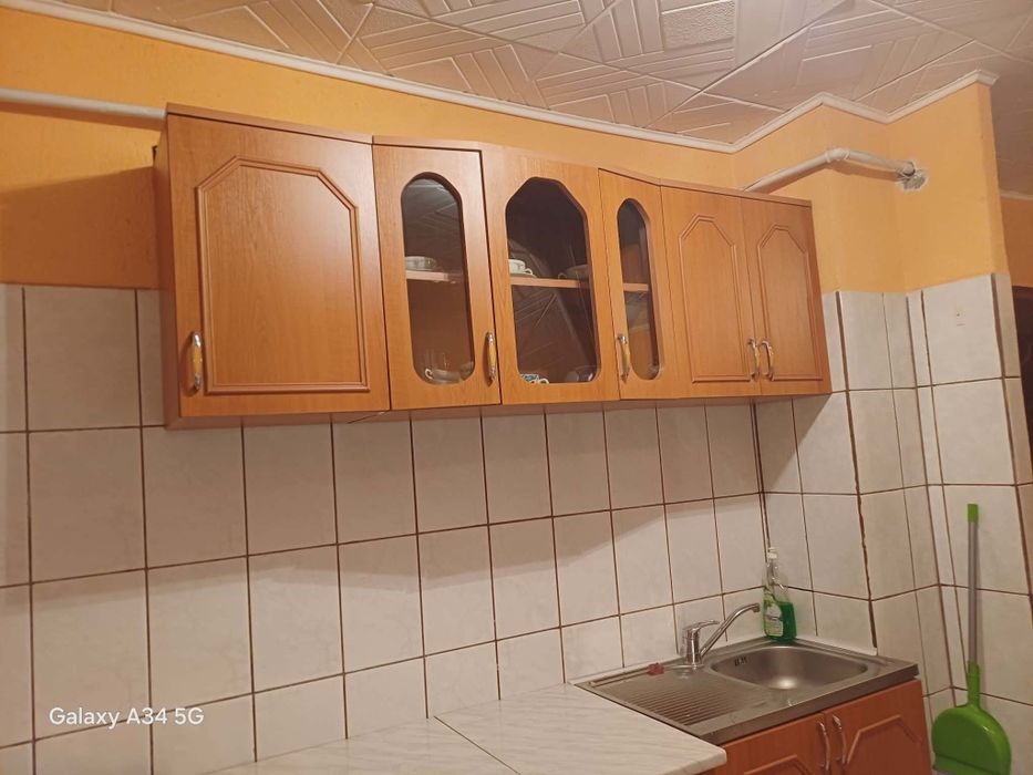 Vând Apartament 3camere  etajul trei