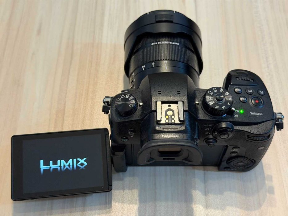 Panasonic Lumix GH5 + Leica 12-60mm f/2.8-4.0 + 2 батерии + кутия