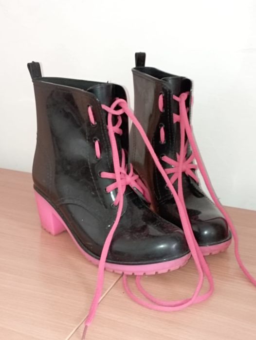 Резиновые туфлии