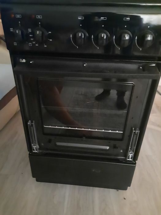 Продаю газ плита  новыи не пользовался