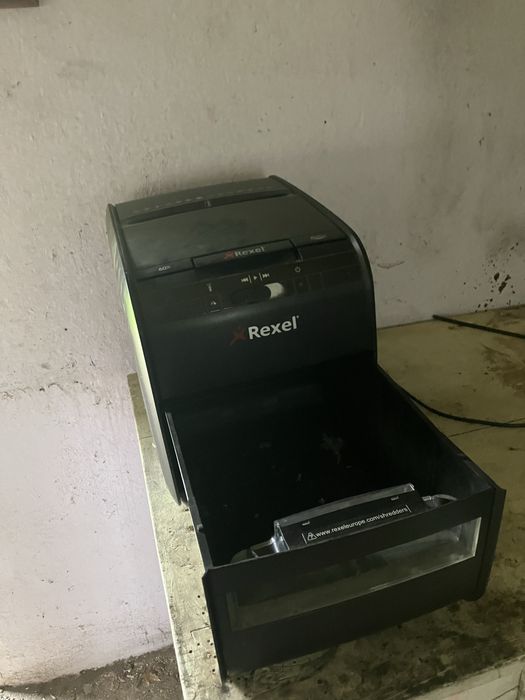 Продавам се Printer Rexel…