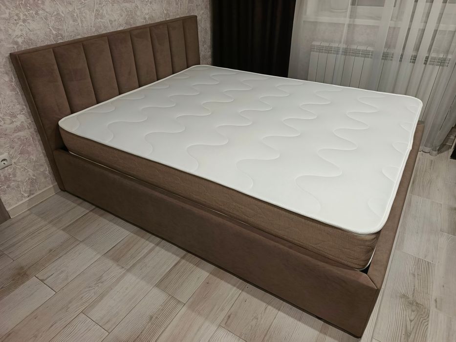 Двуспальная кровать,  Мягкая кровать, с подъемным механизмом,