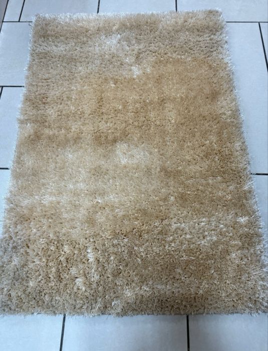 Covor crem model pufos