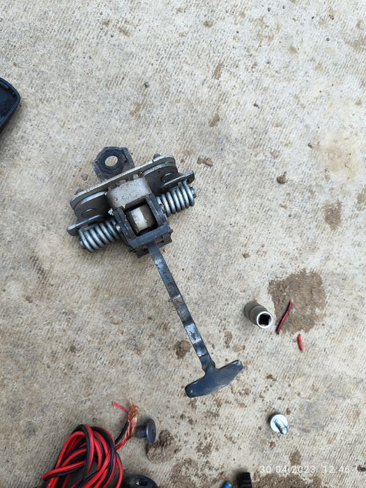 Продам стекло Пежо Партнёр 2014год