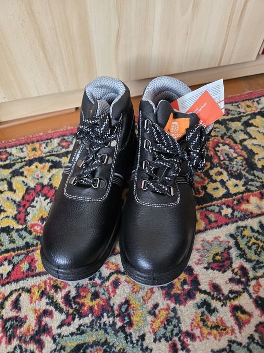 Продам полуботинки (спецодежда) летние.