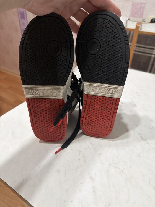 Кроссовки zara 34 размера