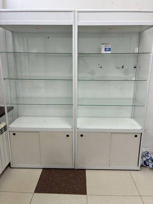 Витрины хорошем состоянии 2шт