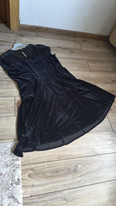 Rochie elegantă, care se așează foarte bine, o catifea delicată