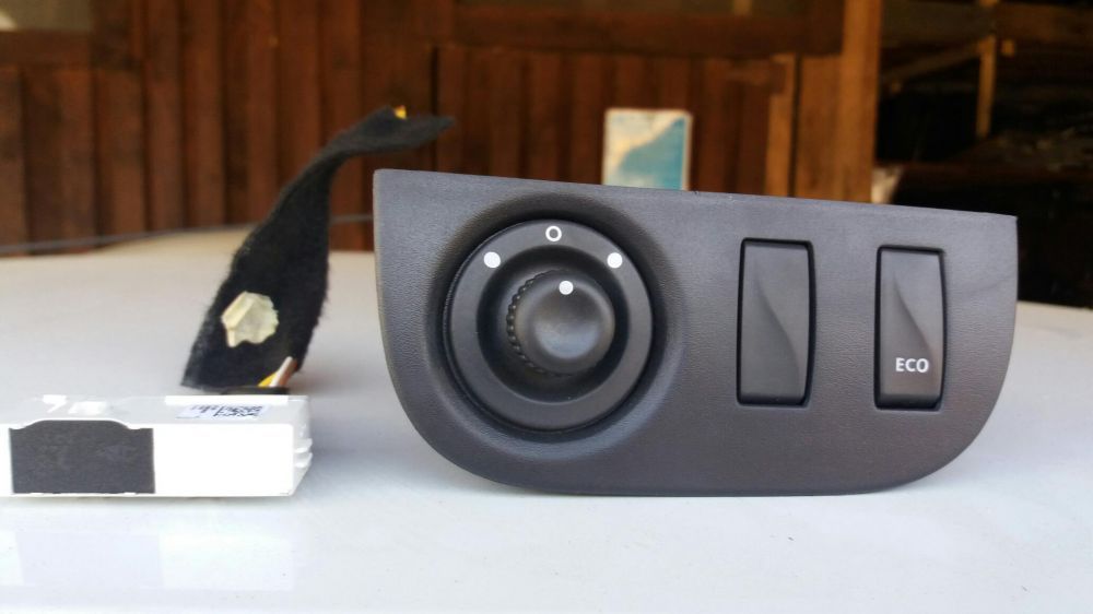 Buton oglinzi eco martor airbag dacia 2013 2017 sandero logan mcv2
