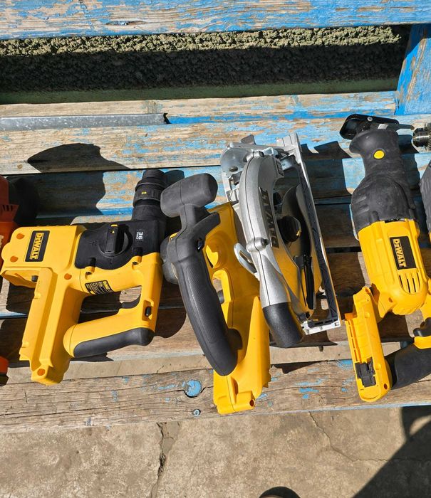 Scule de mana dewalt