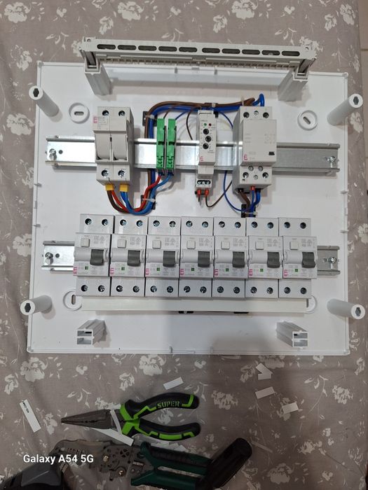 Electrician servicii smart consultanță și mentenanță 24 7/7