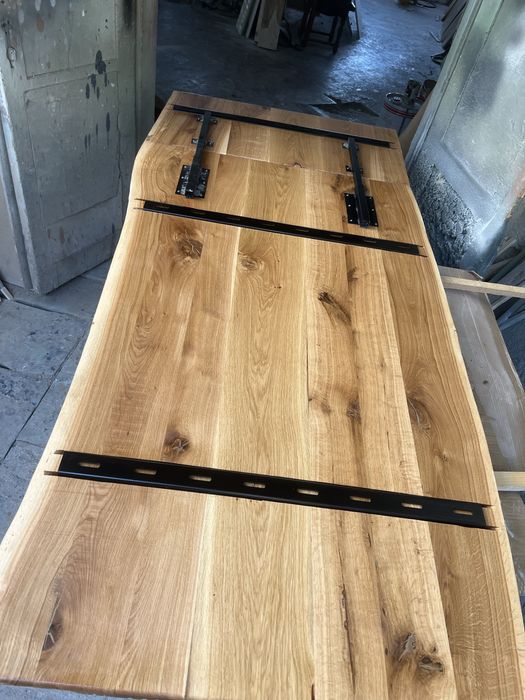 Уникална трапезна маса от орех с естествени криви ръбове