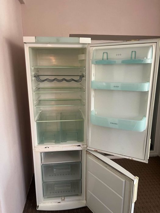 Frigider Electrolux