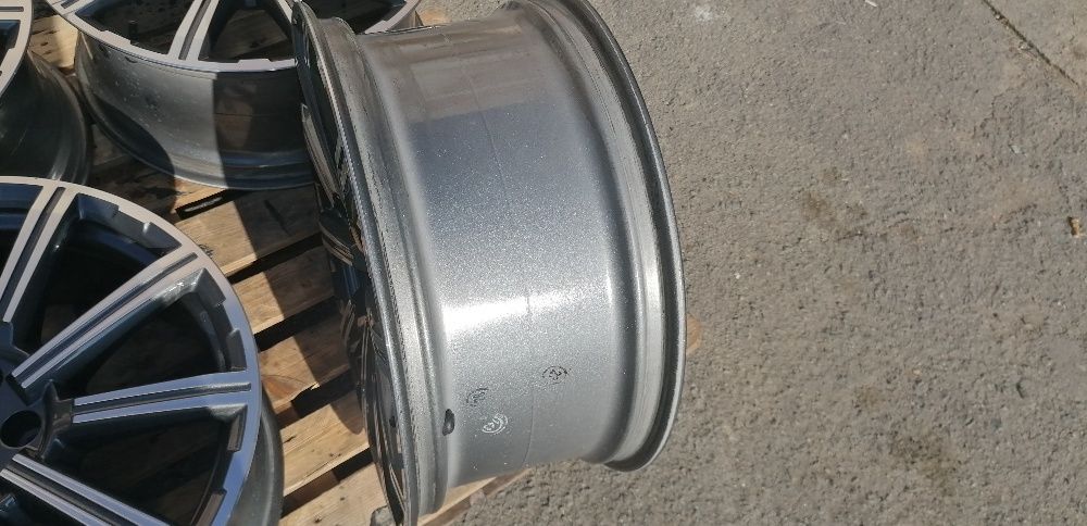 20 цола 5 х 112 мм АУДИ Кю7 / Ес Кю7 и други - 9 инча / ЕТ 33