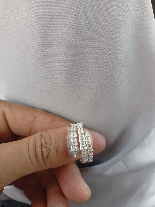 Продам женские серебряные кольца