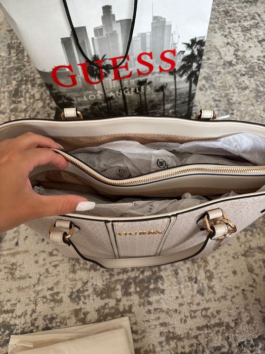 Дамска Чанта Guess