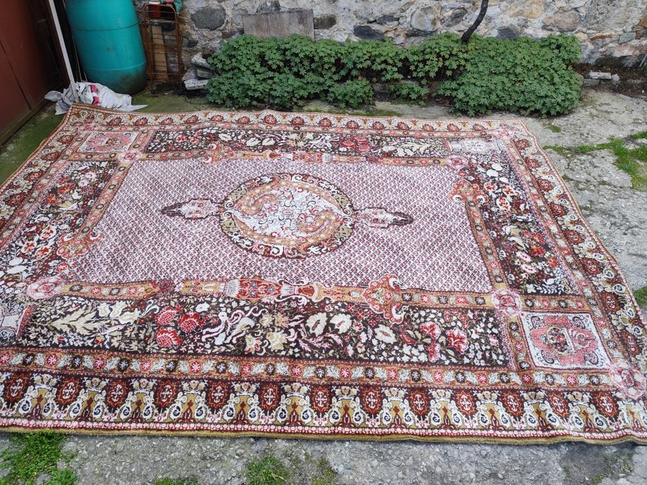 Голям персийски килим