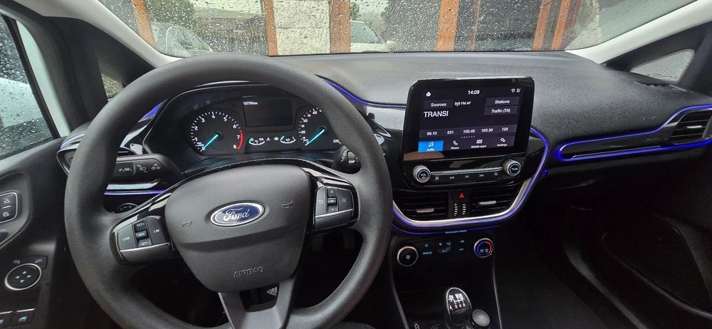 Ford Fiesta 2020 / Tabletă mare / Lumini ambientale