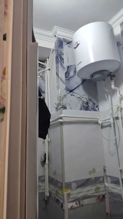 Элободда квартира сотилади 
-1 қаватда 2 хоналик. 
Жиҳозлари бор. Кон