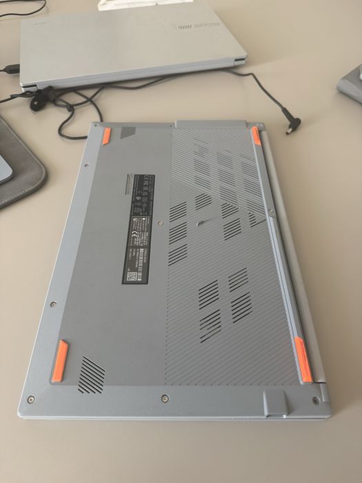 Asus vivobook core i3/8/256