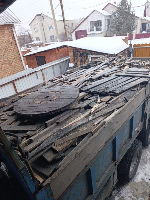 Дрова. Доски. Ағаш