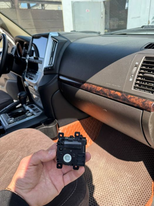 Утеплитель капота Toyota land cruiser 200/lx570