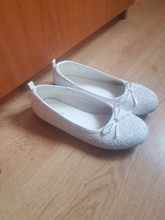 Бели балерини Graceland