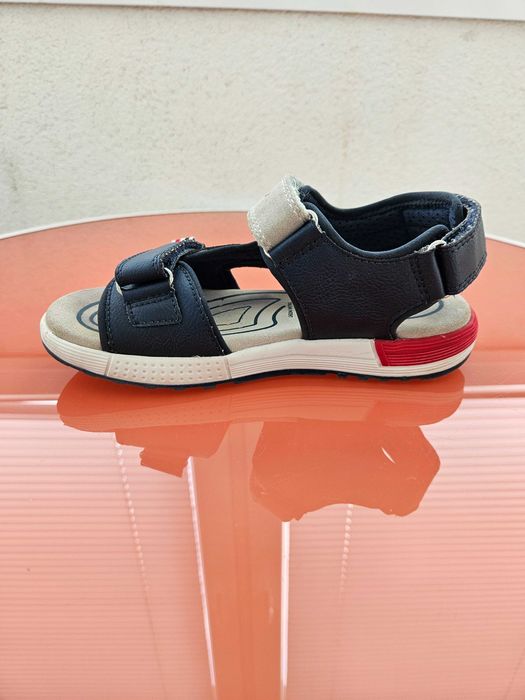 Детски сандали GEOX за момче номер 33. Много запазени.