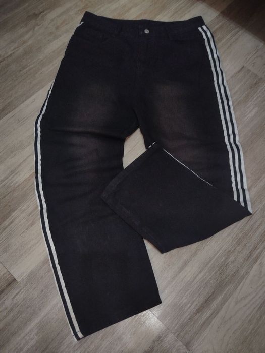 Джинсы с лампасами