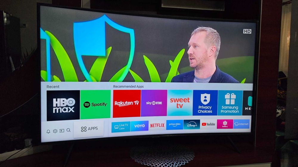 Televizor smart LED curbat Smart Samsung 138 cm 4K Ultra HD, Clasa A