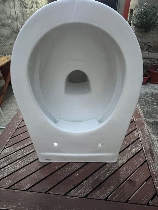 GROHE тоалетна чиния чисто нова с лек фабричен дефект на ъгълчето