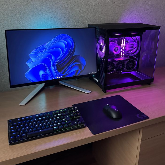 Геймърски компютър RYZEN 7 7800X3D RX 6800 32GB DDR5 SSD 1TB