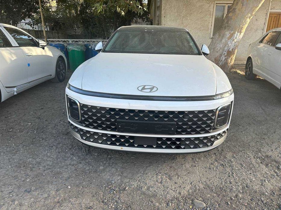 Автомашина KIA K-8