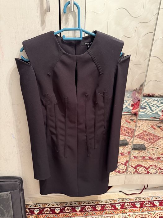 Черное мини-платье