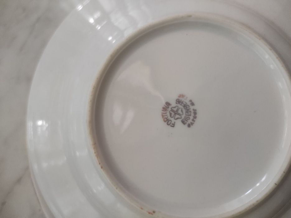 Продам суповые тарелки.