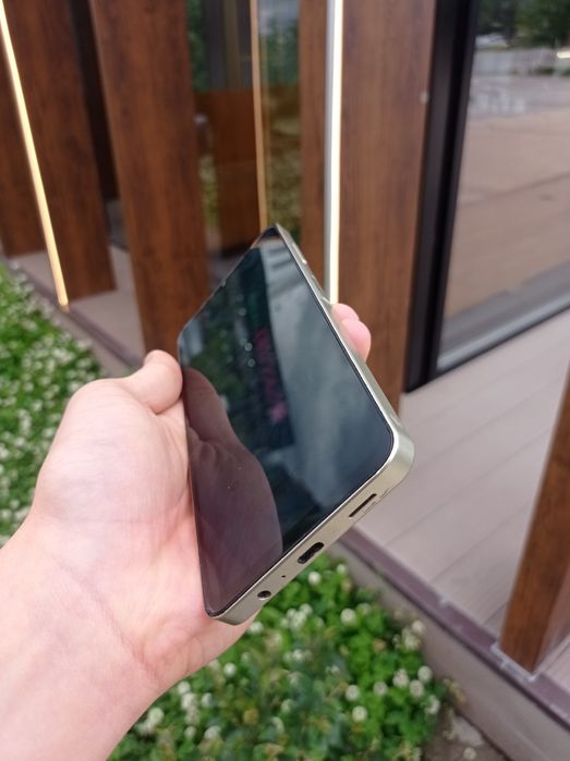 Samsung A06 128/6 ГБ с коробкой