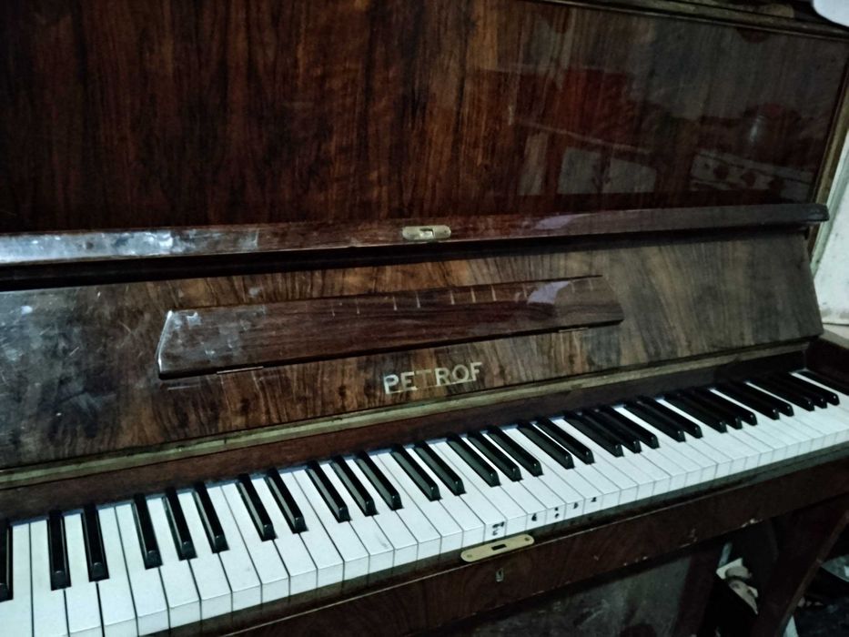 Pianino petrof sotiladi