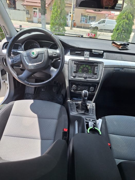 SKODA Superb 2012 — imagine 5
