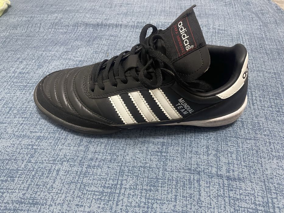 Продам сороканожки (Adidas Mundial Team)