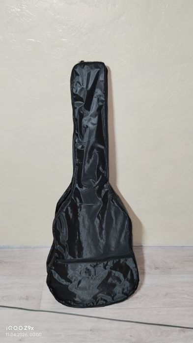 Гитара чёрного цвета